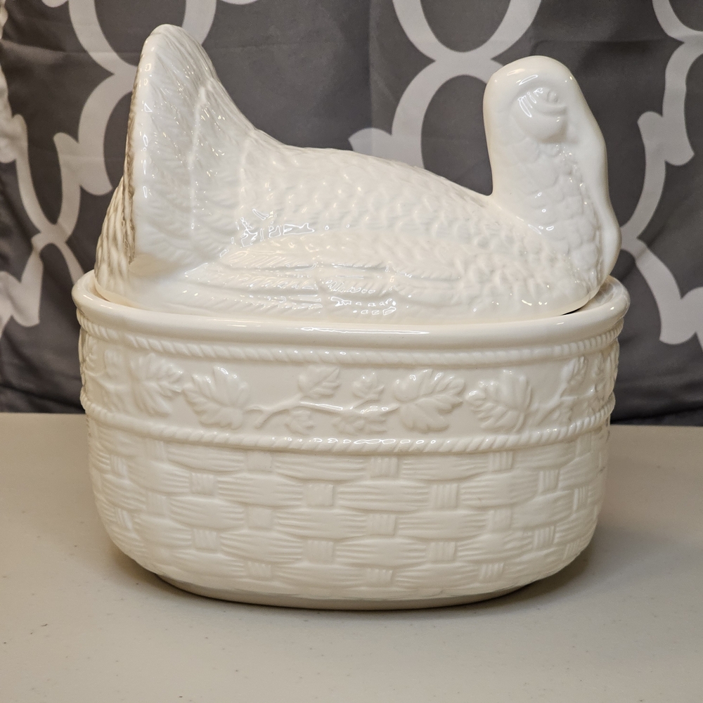 Vintage White Ceramic Turkey Covered Dish – Thanksgiving Décor – Basket Weave Ba